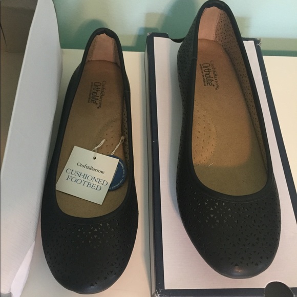 Croft and Barrow Flats 9.5 NWT - Picture 3 of 10